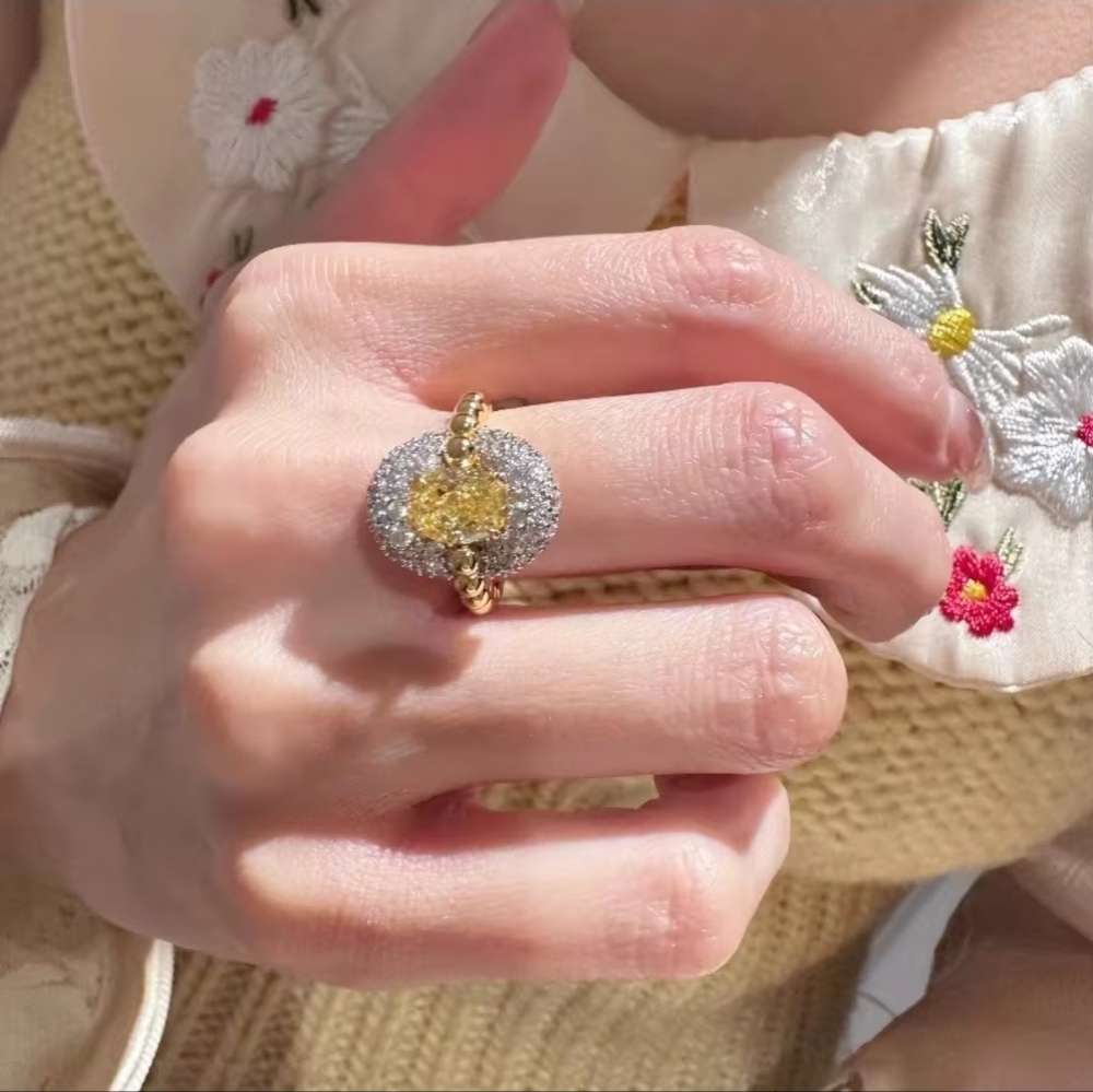 Elegant Gold Women's Ring